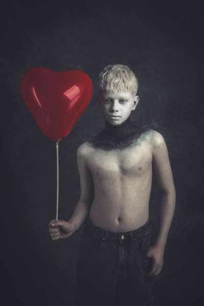 Karen Moffatt-McLeod (New Zealand) – Heart in Hand