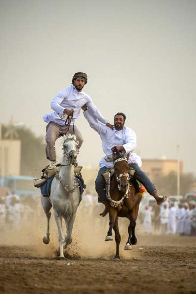 Master of Light E Ribbon – Suresh Meenakshisundaram (Oman) – Trust in Motion