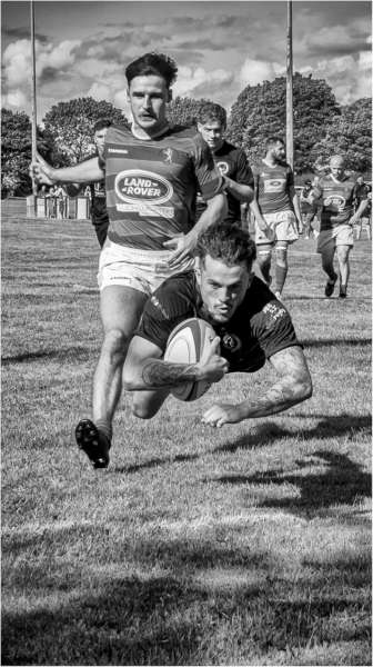 Nick Wainwright (United Kingdom) – Diving for the line