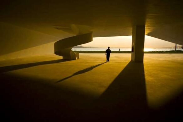 Roberto Soares Gomes (Brazil) – WORKER WITH SHADOWS