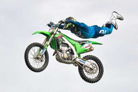 Tim Sanders (England) – Flying bike and ride…