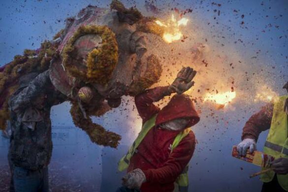 Wei Huang (China) – Exploding Lion
